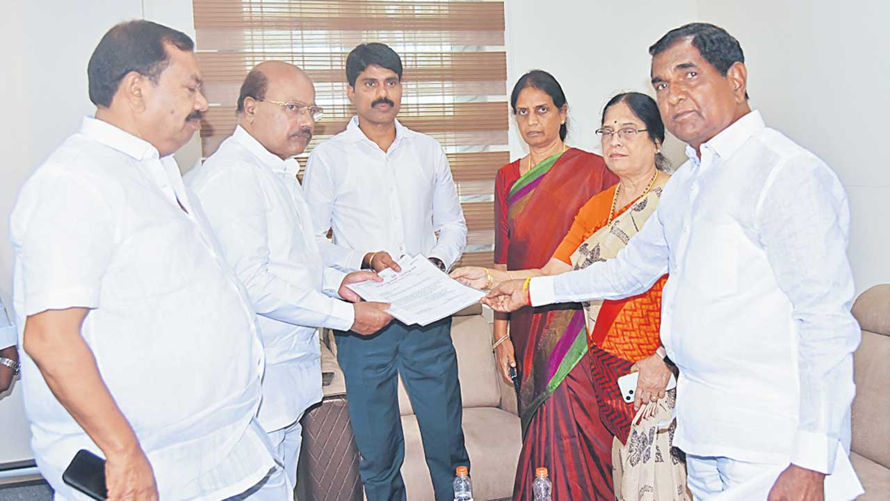 డబుల్‌బెడ్‌రూంల పంపిణీ పారదర్మకంగా జరగాలి