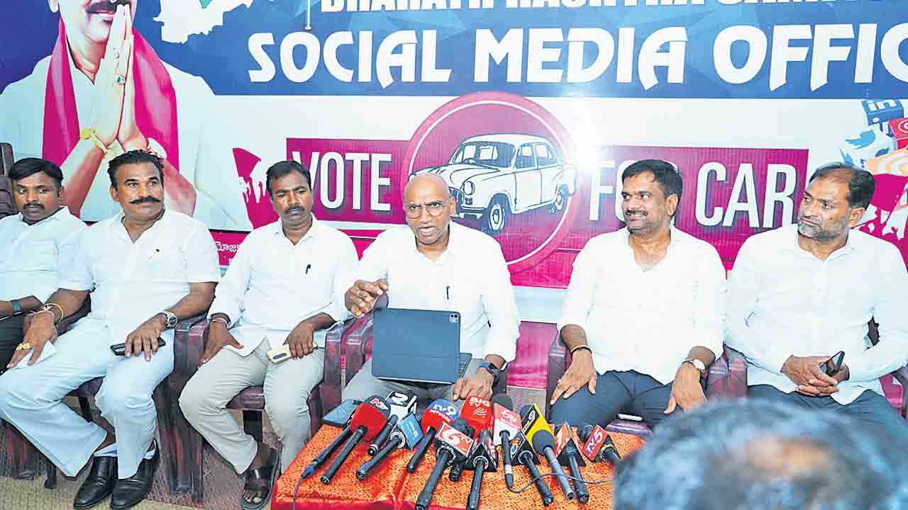 గురుకులాల టెండర్లలో 2వేల కోట్ల స్కామ్‌