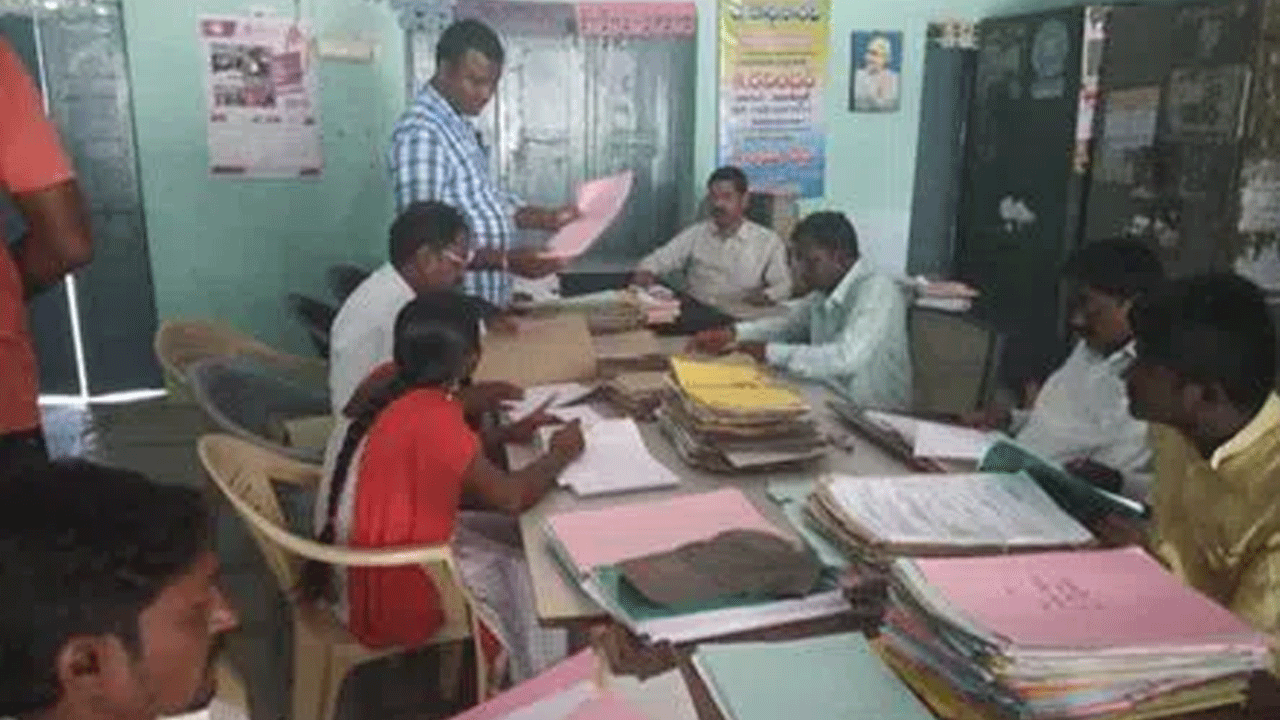 Registrations halt | తెలంగాణలో నిలిచిపోయిన రిజిస్ట్రేషన్‌ సేవలు.. రెండు రోజులుగా పనిచేయని సర్వర్‌లు..!