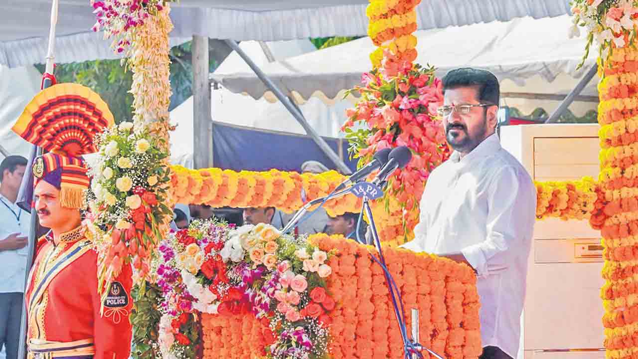 రైతులు ఒకే పంట వేయొద్దు.. రాష్ట్ర ఆవిర్భావ సభలో ముఖ్యమంత్రి రేవంత్‌