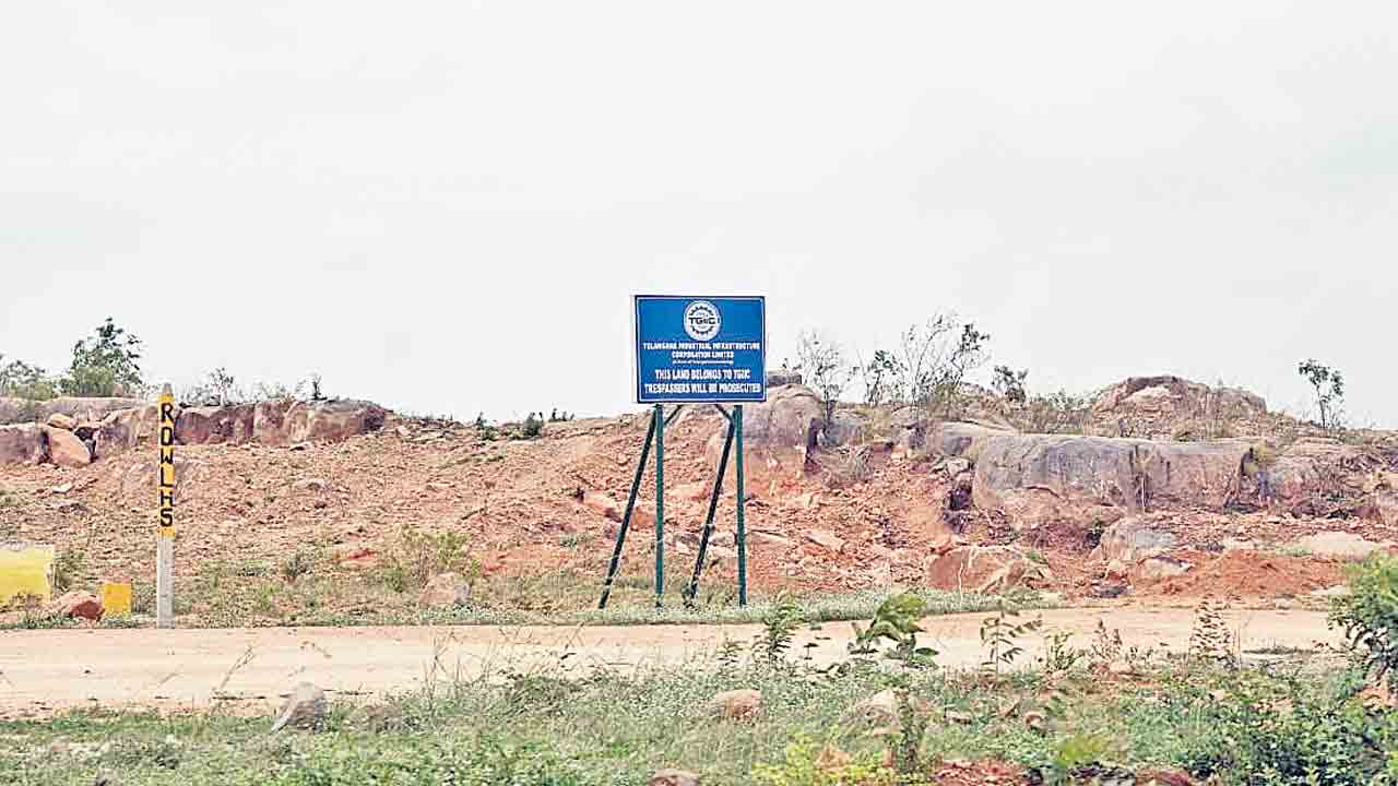 ఫ్యూచర్‌ సిటీ కట్టే స్కిల్‌ ఇదేనా?.. ఫోర్త్‌సిటీపై ప్రకటన గొప్ప పనులు దిబ్బ