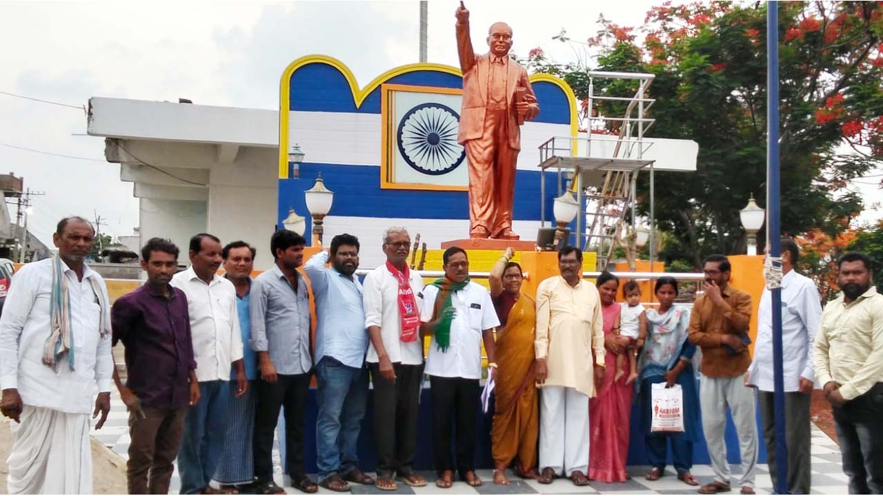 భూకబ్జా నుంచి కాపాడి ఎస్సీ రైతులకు న్యాయం చేయాలి