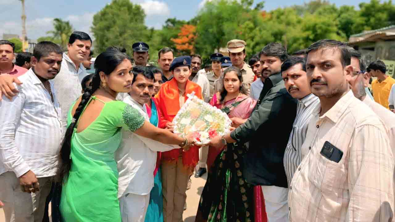 Additional SP Chaitanya Reddy | మహిళలు అధైర్య పడకుండా అన్ని రంగాల్లో ముందుండాలి : అడిషనల్ ఎస్పీ చైతన్య రెడ్డి