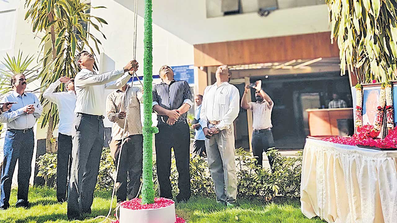 వైభవంగా రాష్ట్ర అవతరణ వేడుకలు