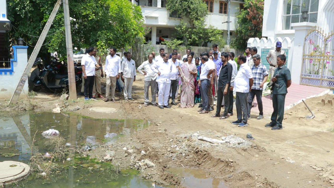 Sabitha Indra Reddy | వర్షాకాలంలో ప్రజలకు ఇబ్బందులు పడకుండా చర్యలు తీసుకోవాలి : సబితా ఇంద్రారెడ్డి