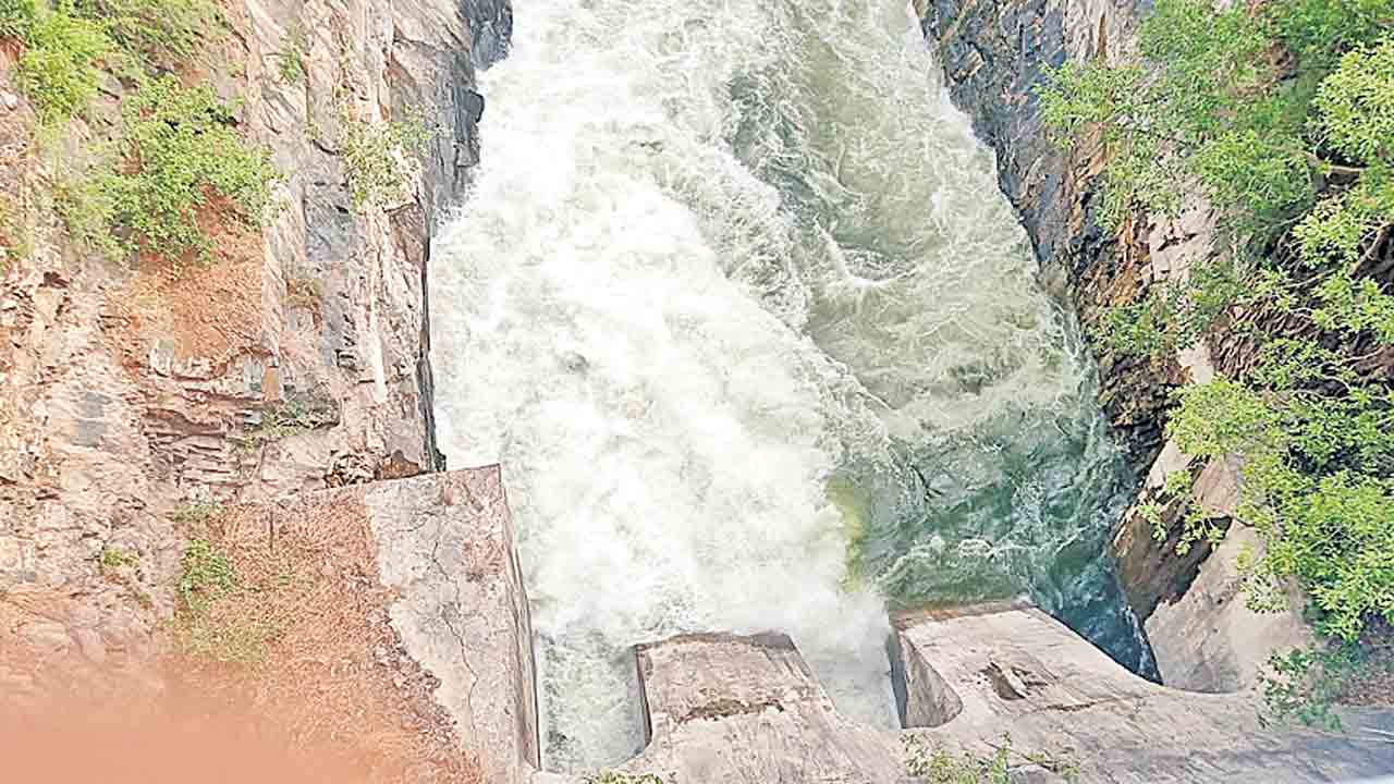 సాగర్‌ ఎడమ కాలువకు నీటి విడుదల