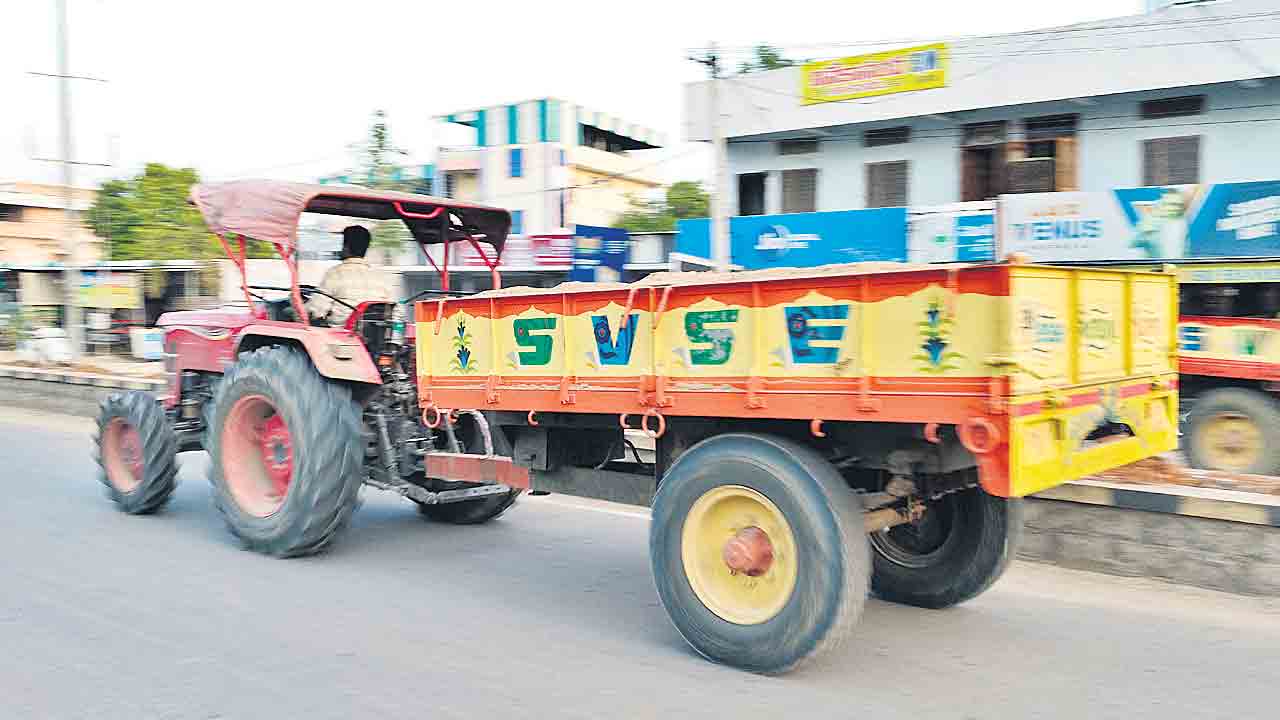 ఇందిరమ్మ ఇసుక పక్కదారి