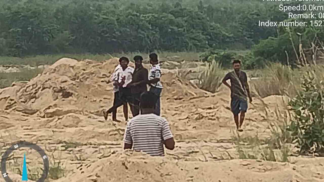 Sand Mafia | సోంపల్లి ఇసుక ర్యాంపులో అక్రమ ఇసుక రవాణా.. లారీలను అడ్డుకున్న స్థానికులపై దాడి..?