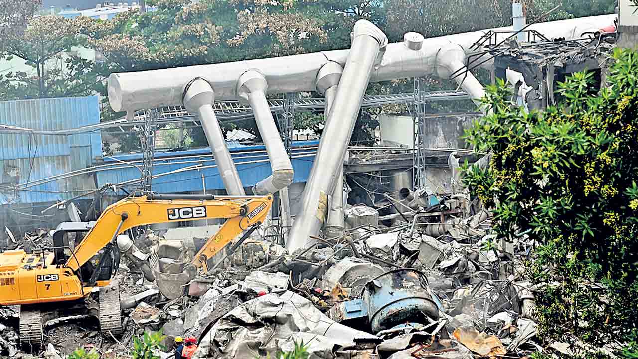 లాభాల వేటలో కార్మికులు బలి!