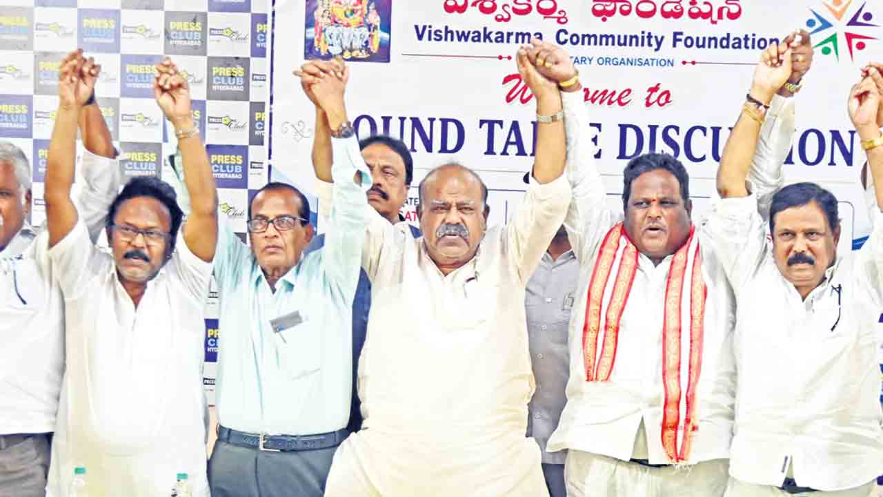 కుట్రలను తిప్పికొట్టి రాజకీయశక్తిగా ఎదగాలి