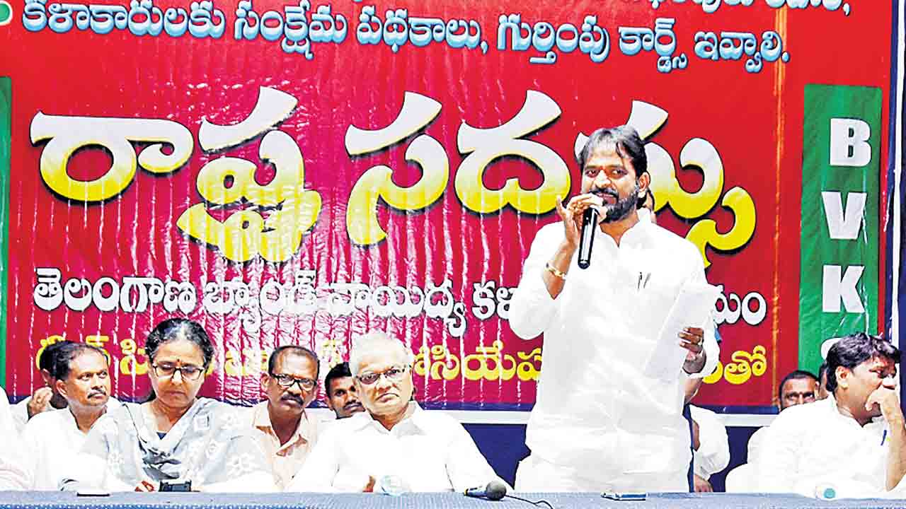 బ్యాండ్‌ కళాకారుల సమస్యలు పరిషరించాలి.. శ్రీనివాస్‌గౌడ్‌