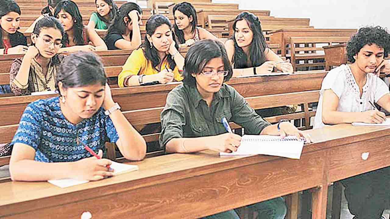ఫీజు బకాయిలు ఇక ఇవ్వనట్టే!