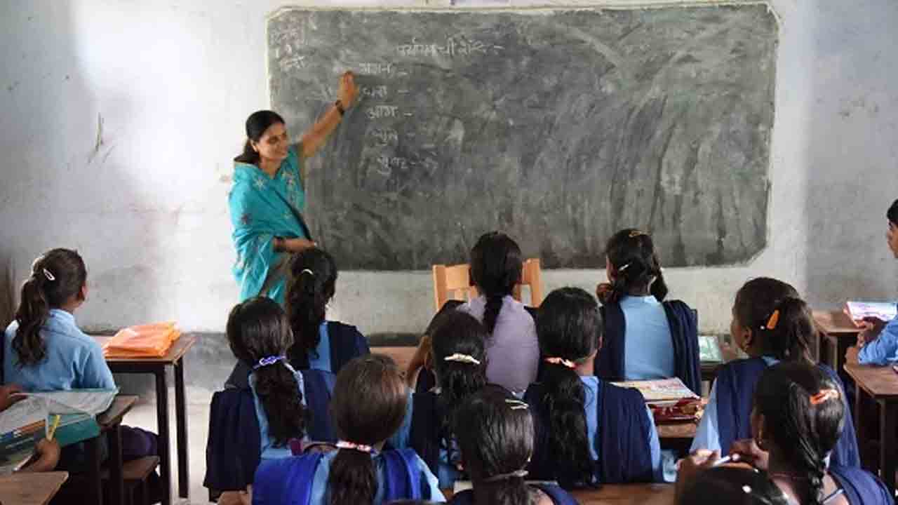 విద్యార్థి, ఉపాధ్యాయ నిష్పత్తి సవరించాలి