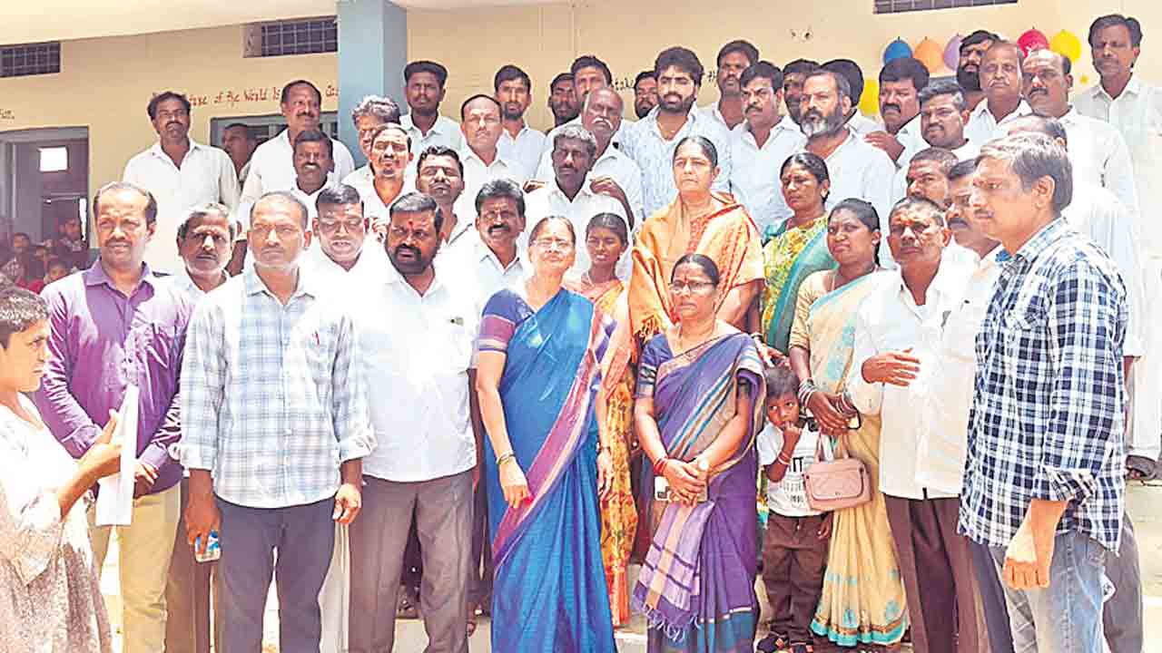 మౌలిక సదుపాయాలు కల్పించాలి