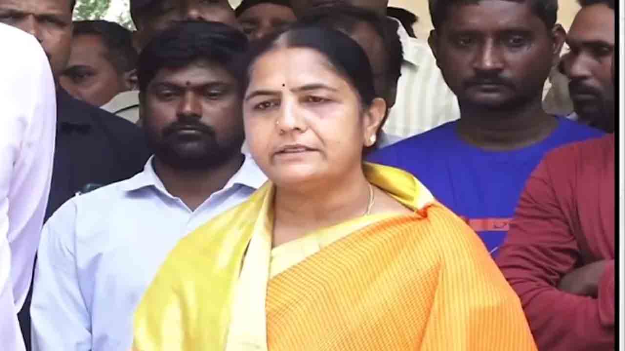 MLA Sunitha lakshma reddy  | ముగ్గురు మంత్రులుంటే ఒక్క‌రు కూడా స్పందిస్త‌లేరు.. ఖ‌మ్మం ఘ‌ట‌న‌పై ఎమ్మెల్యే సునీతా ల‌క్ష్మారెడ్డి