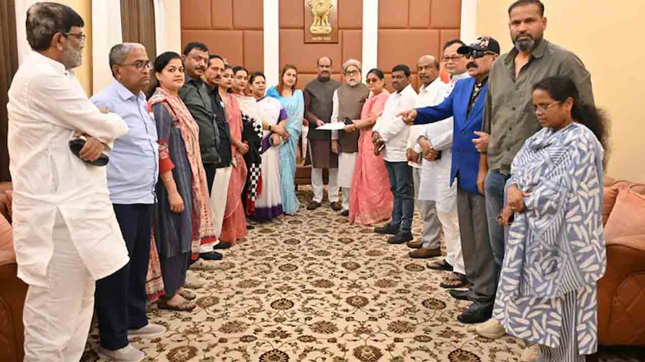 TMC rebell MPs | విభజన కాదు, విలీనం.. టీఎంసీ రెబల్‌ ఎంపీల రాజ్యాంగబద్ద వ్యూహం