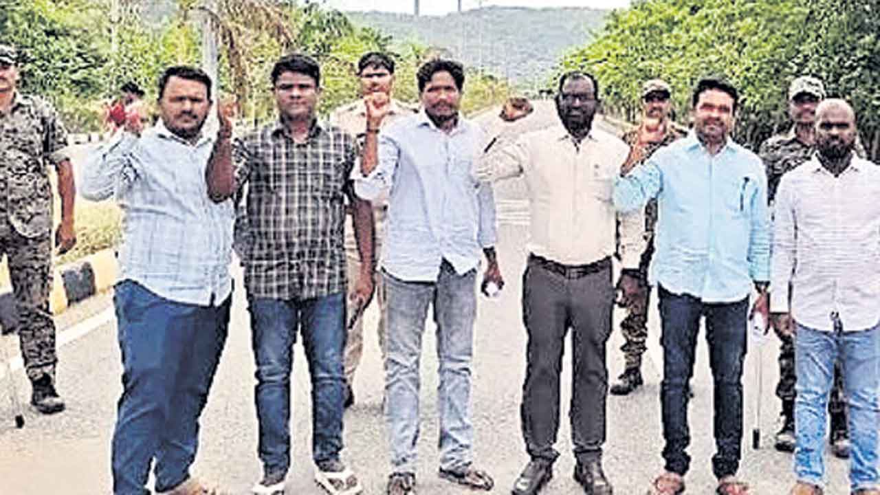 సమస్యలు పరిష్కరించండి
