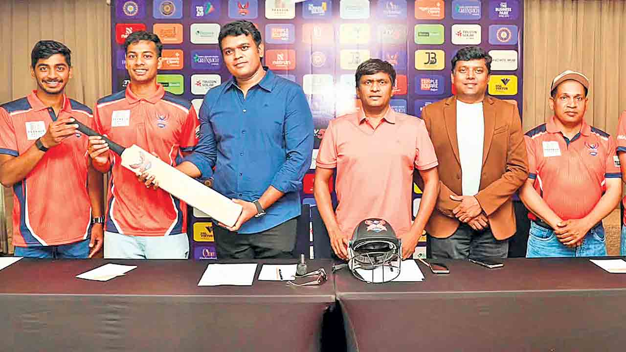 రంగారెడ్డి రైజర్స్‌ కెప్టెన్‌గా తనయ్‌