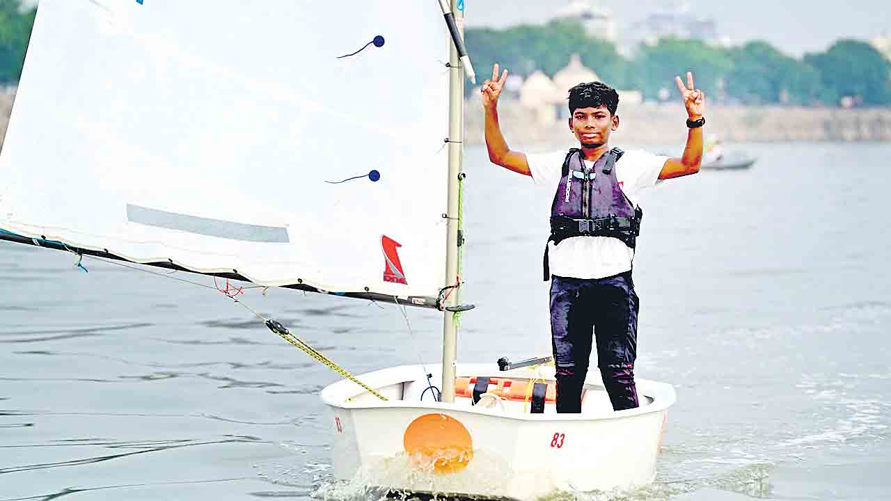అగ్రస్థానంలో రవికుమార్‌.. జాతీయ మాన్‌సూన్‌ రెగెట్టా చాంపియన్‌షిప్‌