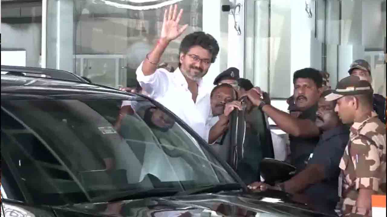 Tamil Nadu CM Vijay | ఢిల్లీ నుంచి మంగళూరుకు తమిళనాడు సీఎం విజయ్.. మూకాంబిక ఆలయంలో ప్రత్యేక పూజలు!