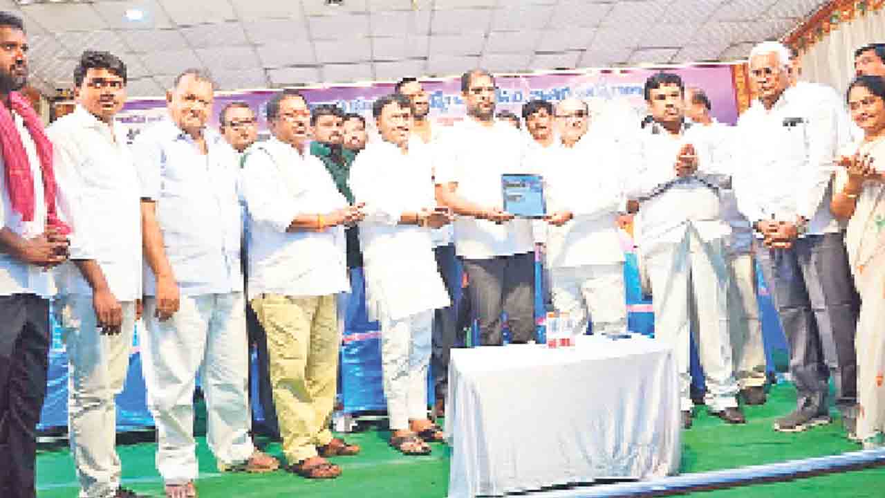 నిరుద్యోగ యువతను మోసంచేసిన కాంగ్రెస్‌