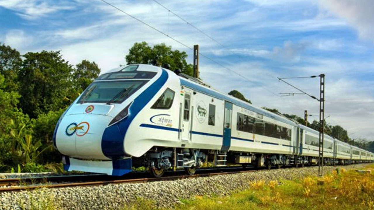 Vande Bharat Express | సత్యసాయి జిల్లాలో వందేభారత్‌ ఎక్స్‌ప్రెస్‌కు తప్పిన ప్రమాదం