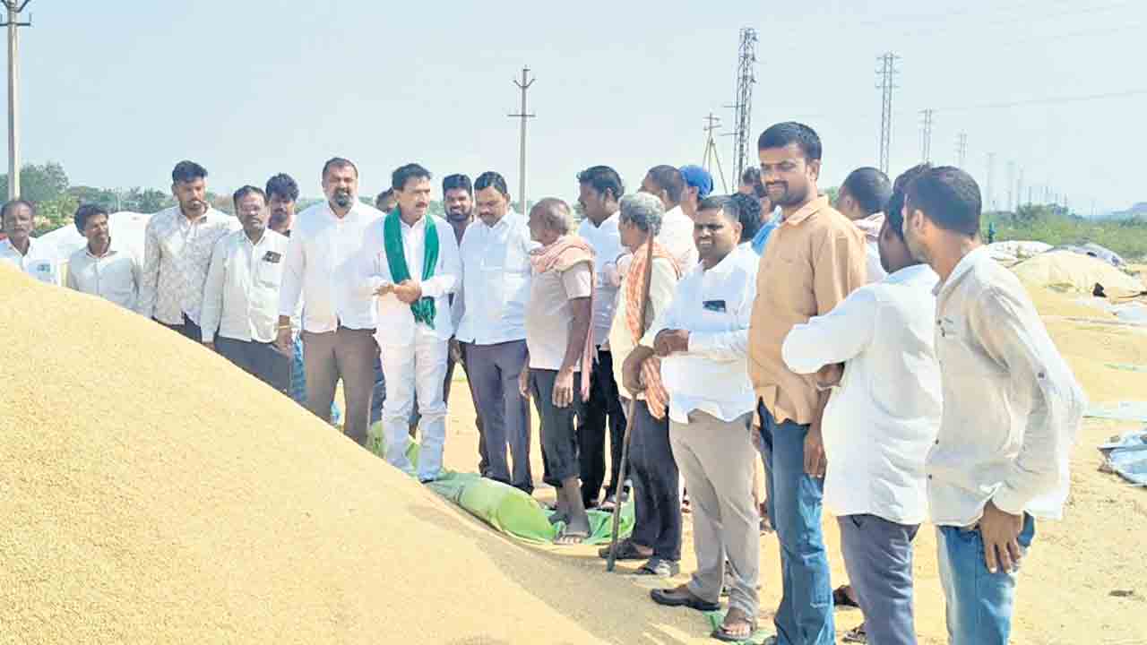 వడ్ల సేకరణ త్వరగా పూర్తిచేయాలి