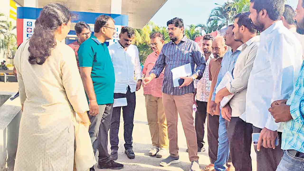 వర్షపు నీరు నిలువకుండా చర్యలు తీసుకోవాలి.. మల్కాజిగిరి కమిషనర్‌ వినయ్‌ కృష్ణారెడ్డి