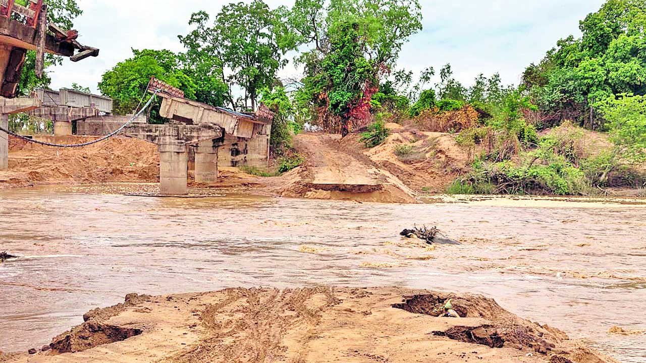 ములుగులో భారీ వర్షం
