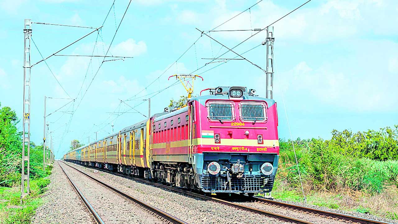కాజీపేట మీదుగా తిరుపతికి స్పెషల్‌ రైళ్లు