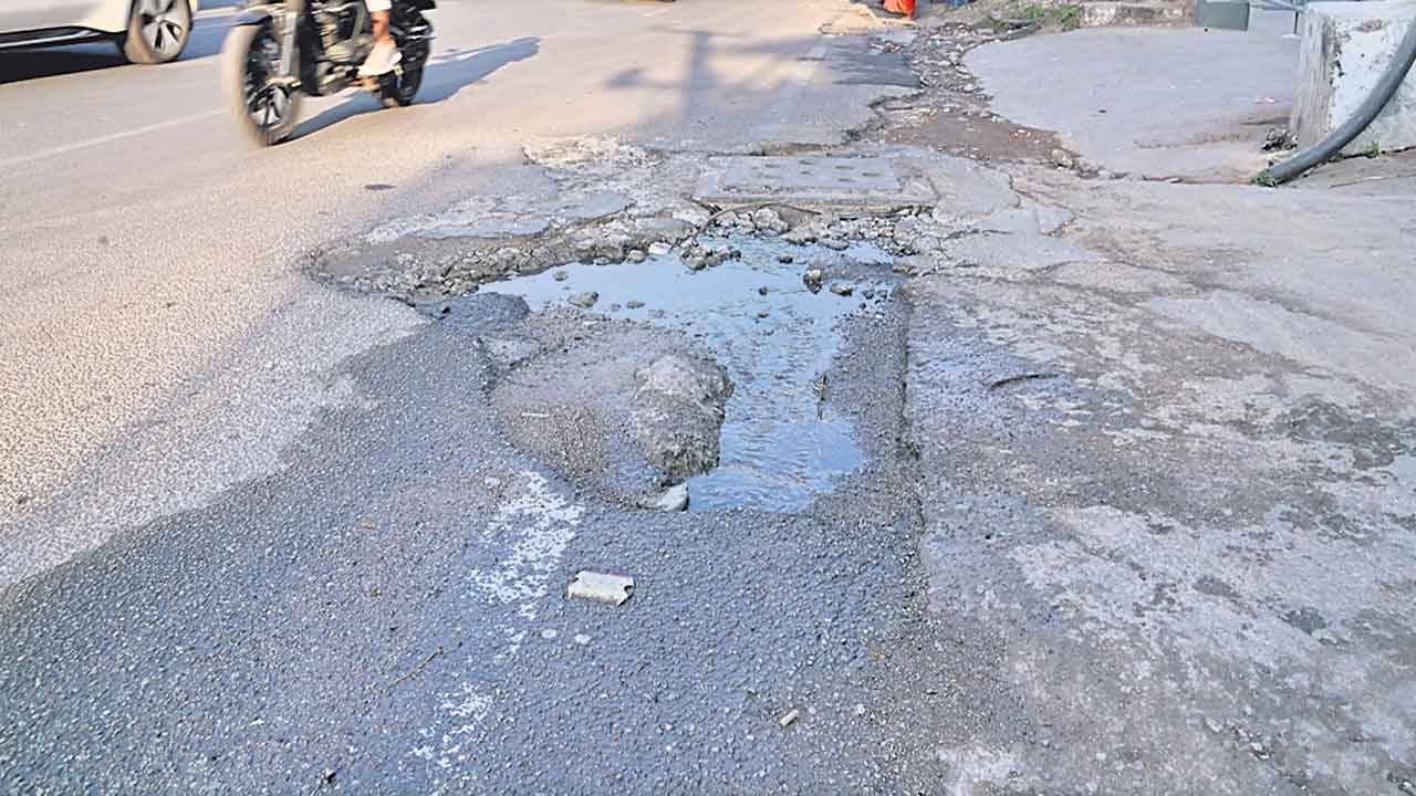 థర్డ్‌ పార్టీ దోపిడీ.. అభివృద్ధి పనుల్లో నాణ్యతకు తిలోదకాలు!