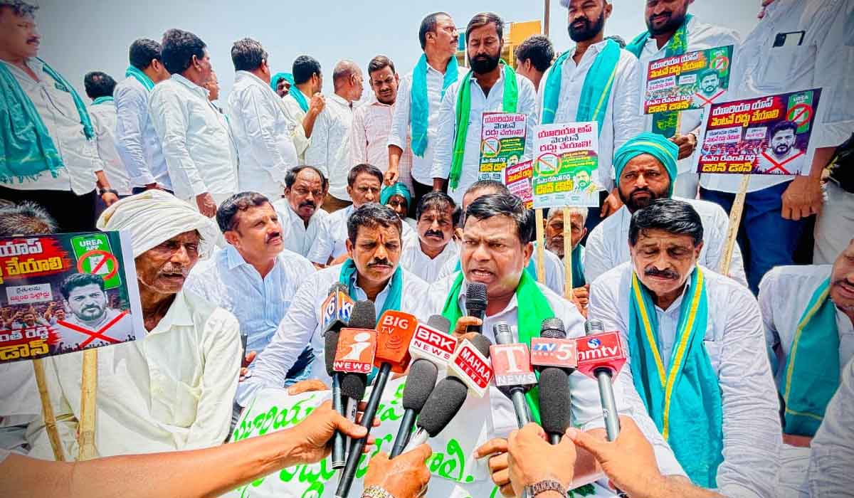 Ashannagari Jeevan Reddy | రైతులకు ఉరితాడుగా మారిన యూరియా యాప్‌ను వెంటనే రద్దు చేయాలి.. మాజీ ఎమ్మెల్యే ఆశన్నగారి జీవన్ రెడ్డి