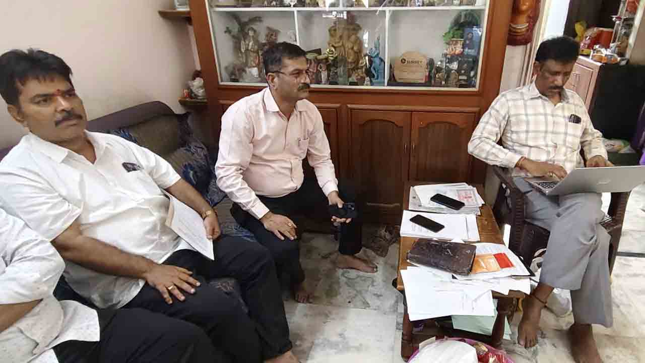 ACB | భూ సేకరణ అధికారి నరహరి నివాసంలో ఏసీబీ సోదాలు