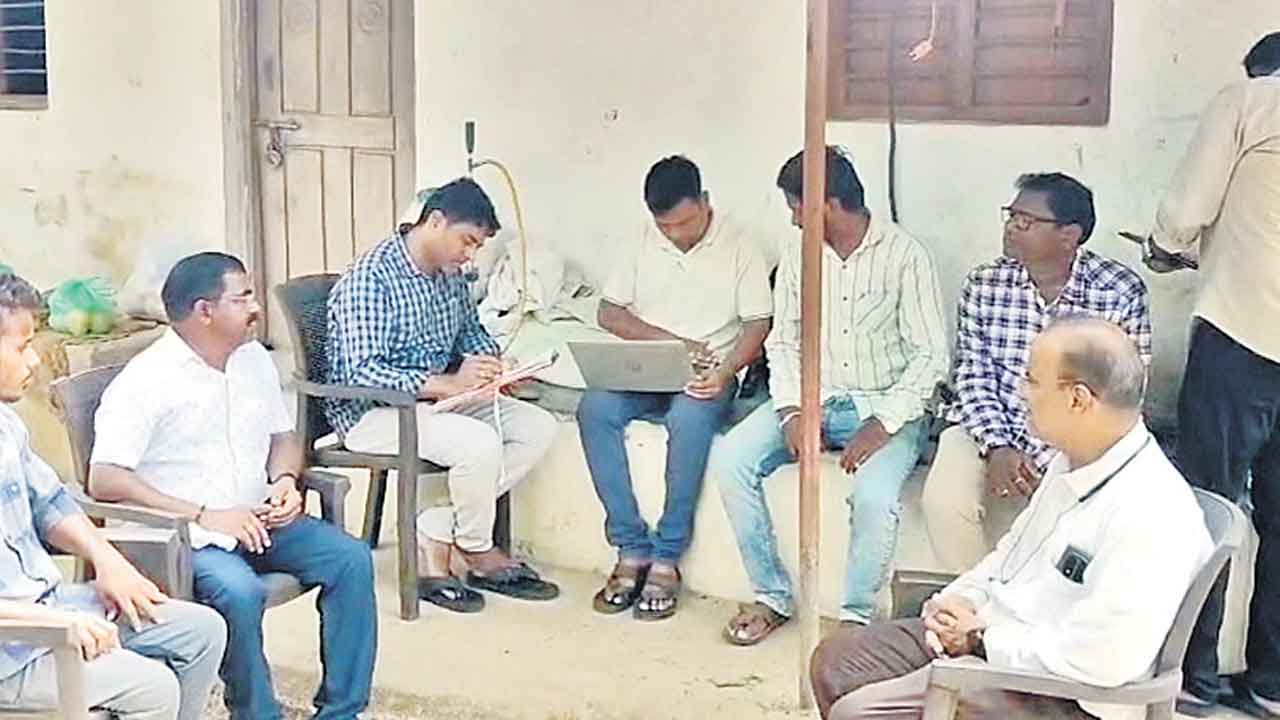 ఆర్‌అండ్‌బీ ఈఎన్‌సీ నివాసంలో ఏసీబీ సోదాలు