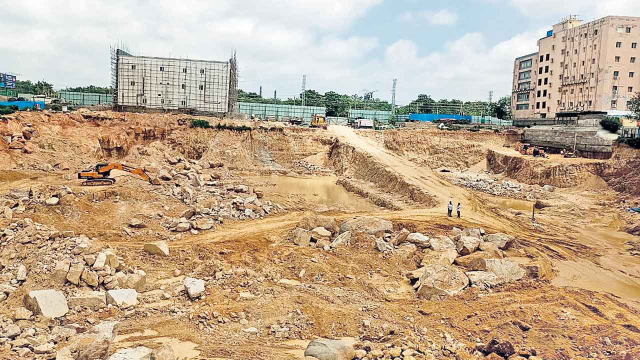 Bachupally Land Scam | చినబాబు చిటికేసిండు.. అనుచరుడు ఆక్రమించిండు.. అమరావతిలో శాసిస్తే తెలంగాణలో మారిన సీలింగ్‌ భూమి ఫైళ్లు