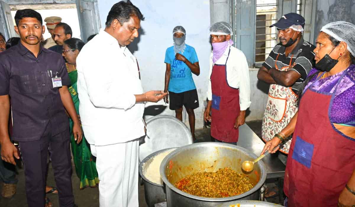 Minister Adluri | మల్లాపూర్ గురుకుల పాఠశాలను ఆకస్మిక తనిఖీ చేసిన మంత్రి అడ్లూరి