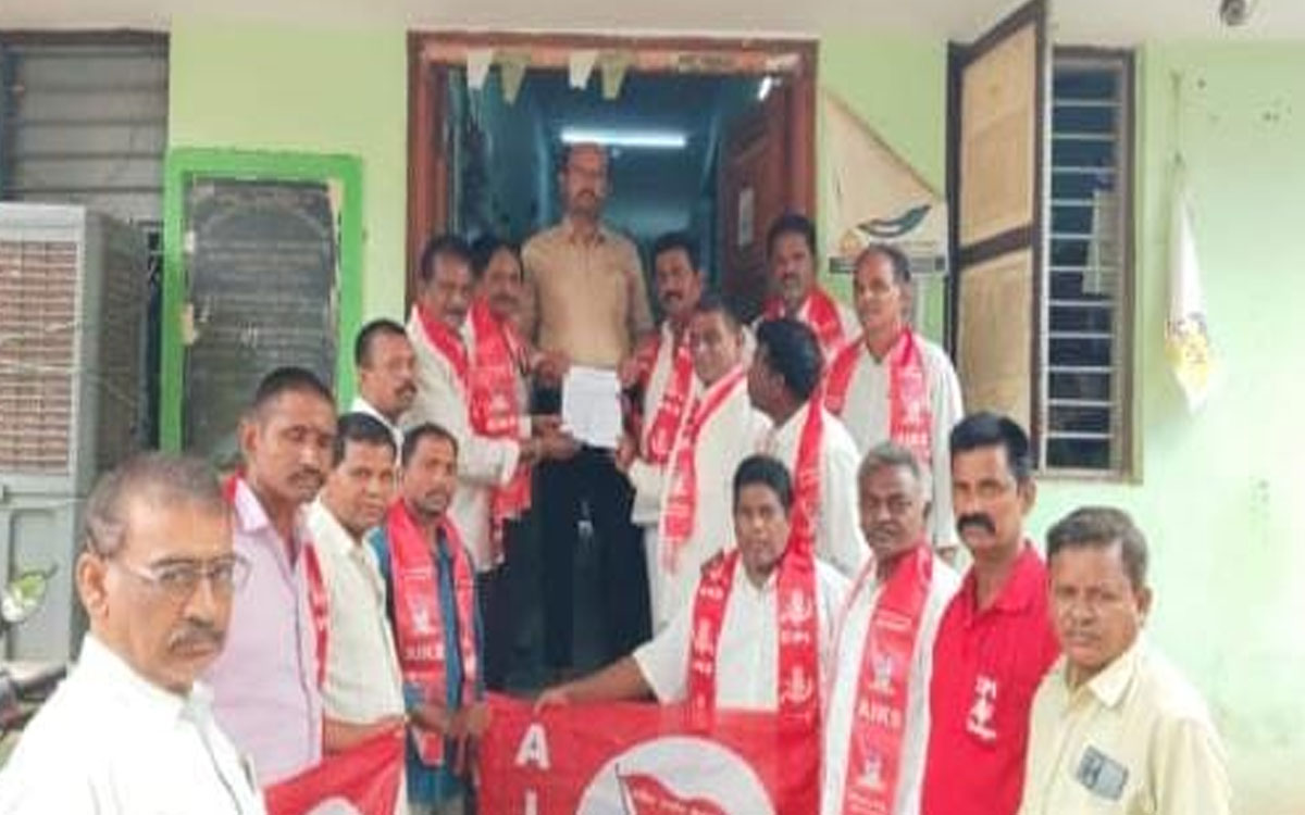 రైతుల సమస్యలపై పోరాటం : మిడకంటి వెంకట్ రెడ్డి
