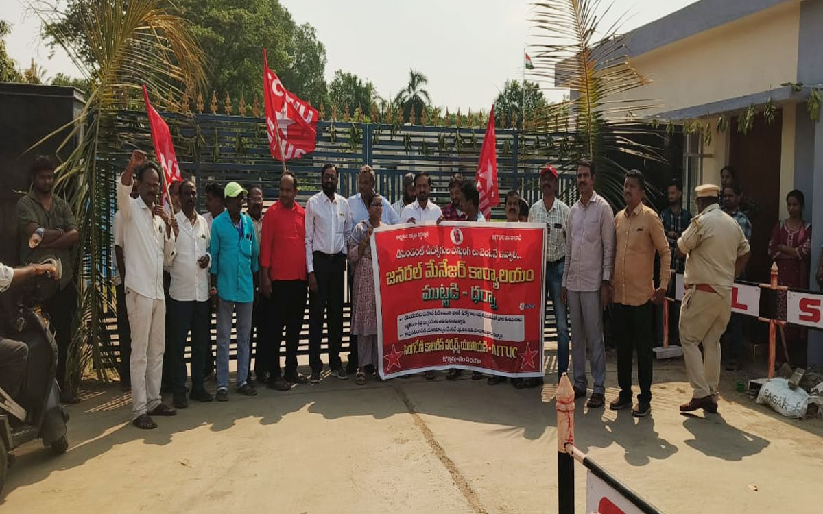 'మెడికల్ ఫిట్ అయిన వారసులకు వెంటనే నియామక పత్రాలు ఇవ్వాలి'