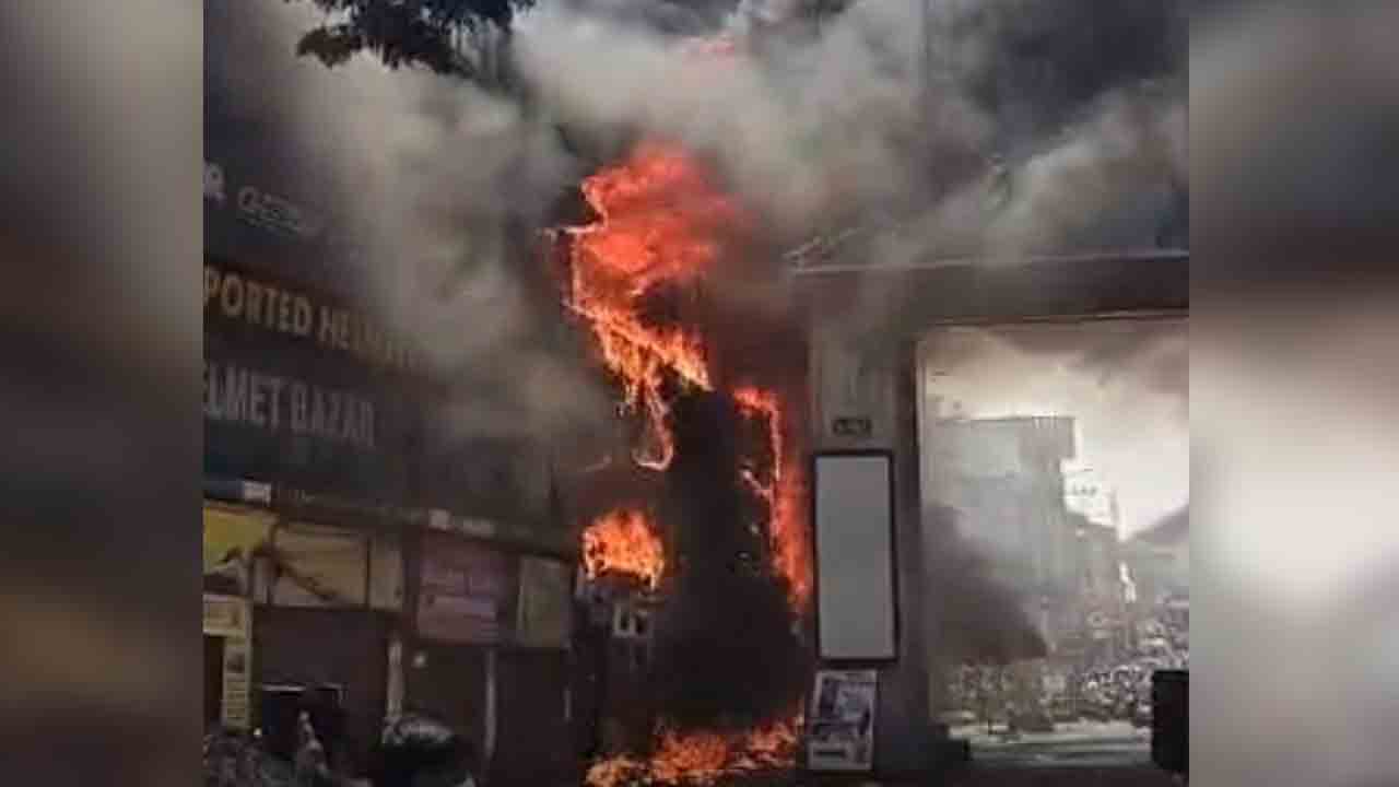 Ameerpet Fire Accident | అమీర్‌పేట్‌లో భారీ అగ్నిప్రమాదం.. షాపింగ్ మాల్‌లో ఎగసిపడుతున్న మంటలు