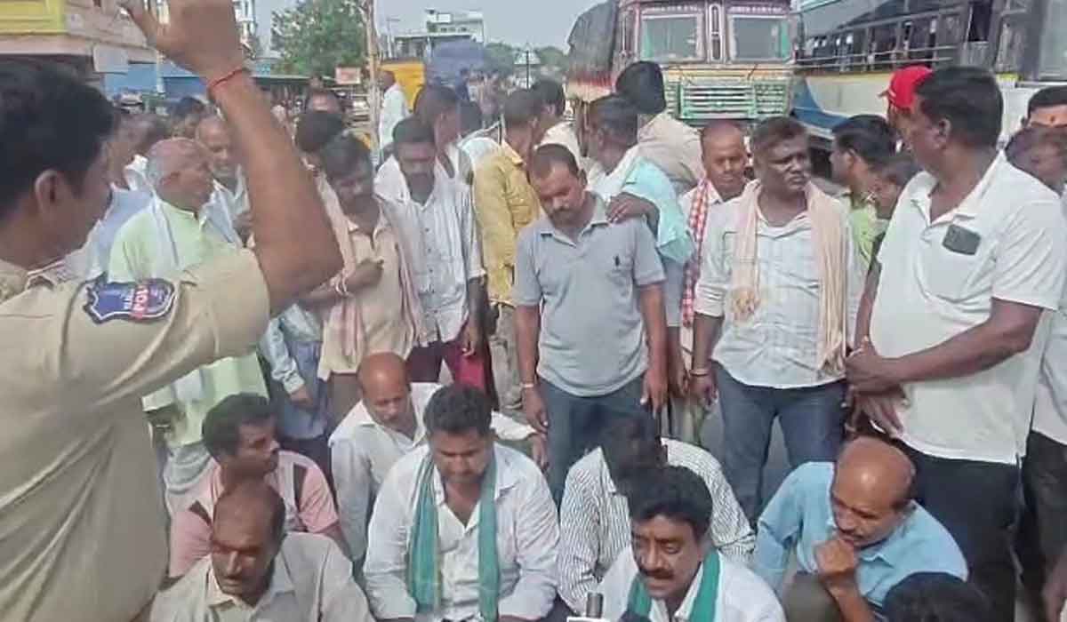 Ankapur | అంకాపూర్లో యూరియా కోసం రైతుల ధర్నా