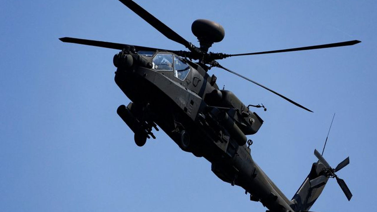 Apache Helicopter: హోర్ముజ్ జ‌ల‌సంధి వ‌ద్ద కూలిన అపాచీ హెలికాప్ట‌ర్