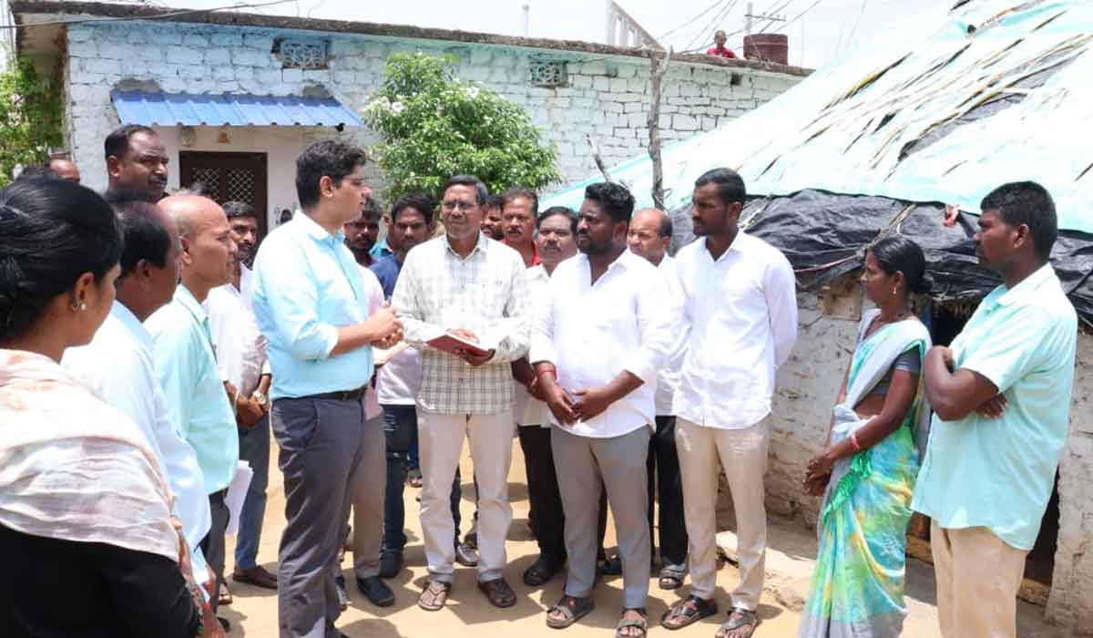 Collector Ashish Sangwan | బడీడు పిల్లలను ప్రభుత్వ పాఠశాలకే పంపించాలి.. కామారెడ్డి కలెక్టర్‌ ఆసీస్‌ సంగ్వాన్‌