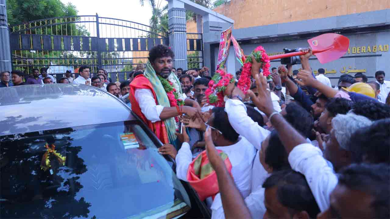 Balka Suman | మాకు అరెస్టులు, కేసులు కొత్త కాదు.. చంచల్‌గూడ జైలు బయట బాల్క సుమన్