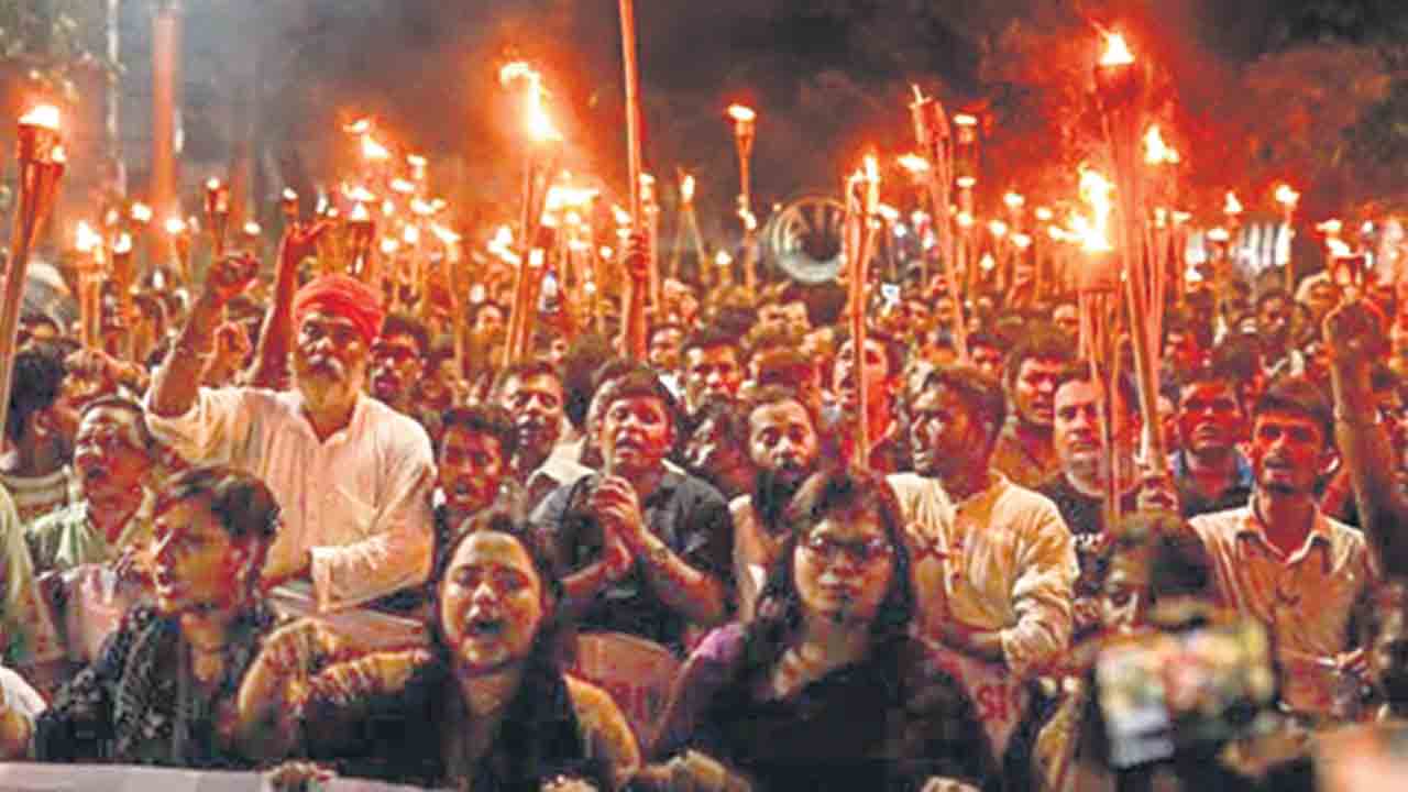 బంగ్లాదేశ్‌లో హిందువుల భారీ నిరసన