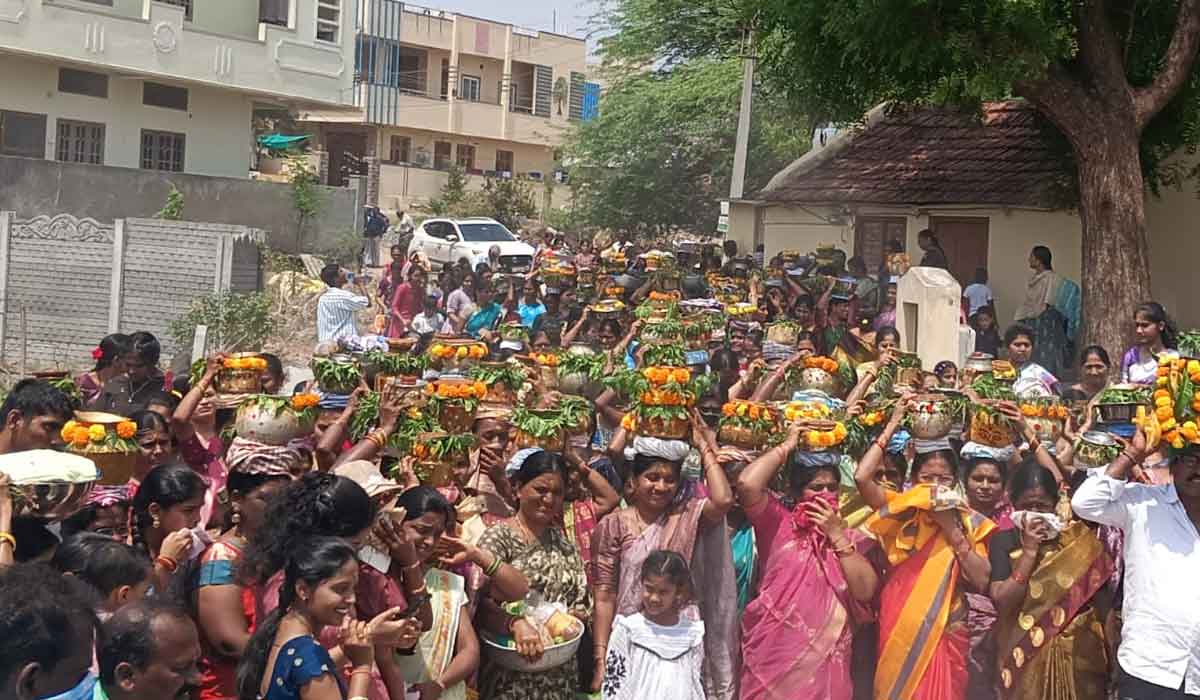 Pochamma Bonalu | అలుగునూర్ లో  ఘనంగా పోచమ్మ బోనాలు