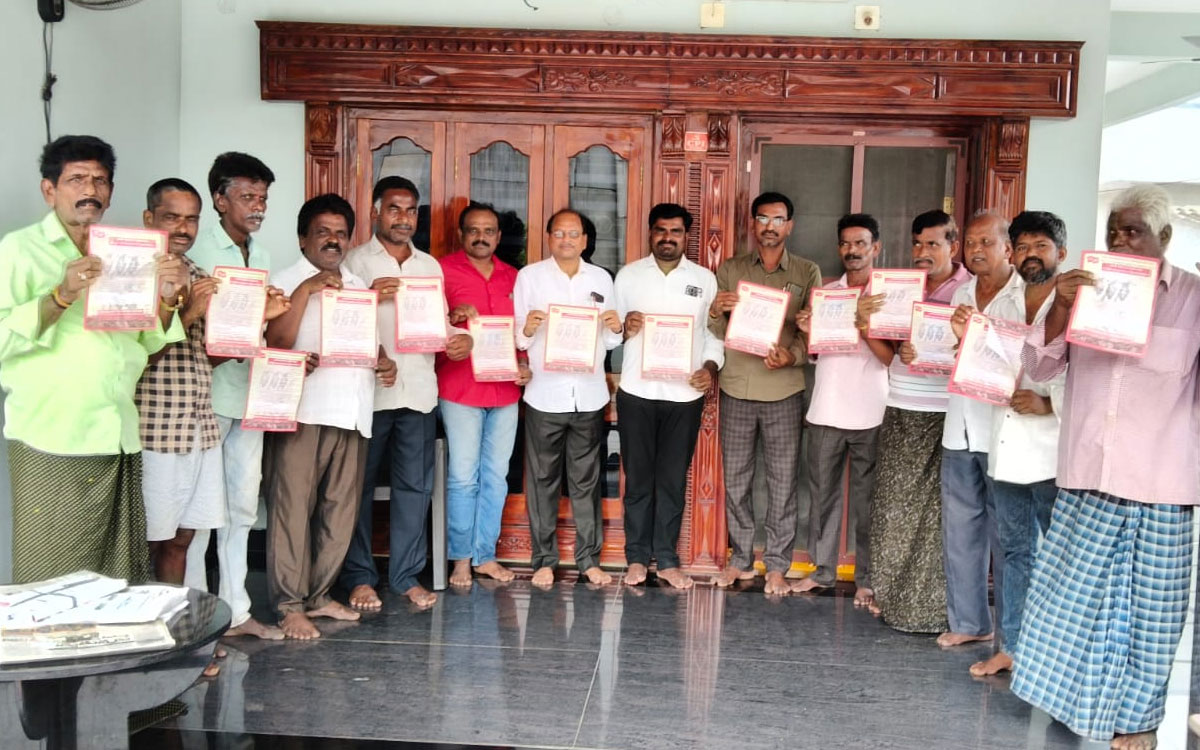 ‘పెంచిన నిత్యావ‌స‌ర‌ వస్తువుల ధరలు తగ్గించాలి’