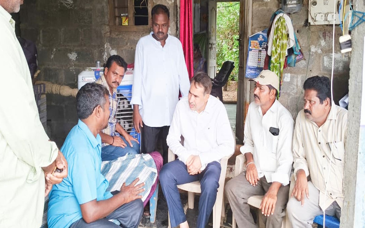 ఏదులాపురంలో పలు కుటుంబాలకు బీఆర్ఎస్ నాయకుల పరామర్శ
