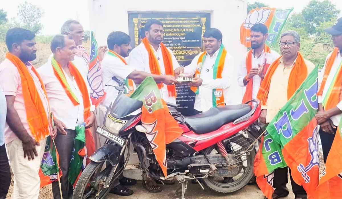 MLA Vijayaramanarao | జూలపల్లిలో హుస్సేన్‌మియా వాగు కోసం ఏర్పాటు చేసిన శిలాఫలకానికి పుట్టినరోజు వేడుకలు