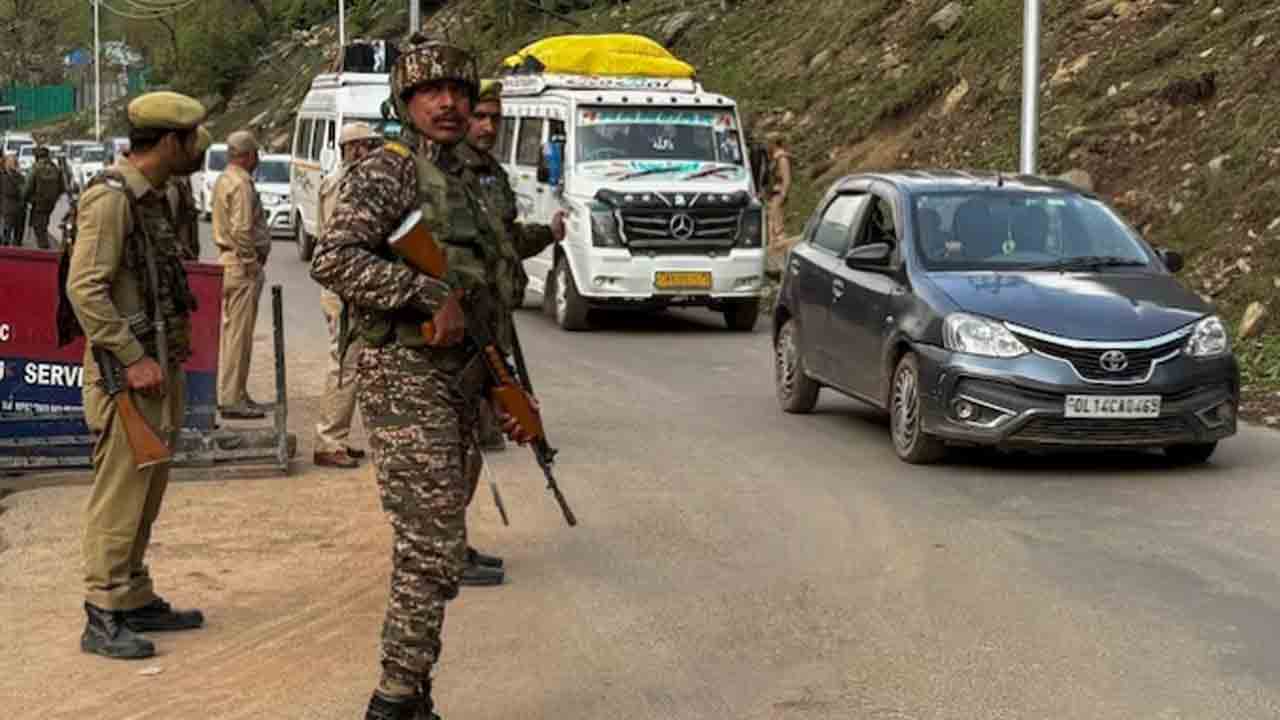 blast near LOC | సరిహద్దులోని నియంత్రణ రేఖ సమీపంలో పేలుడు.. ఒకరు మృతి, నలుగురికి గాయాలు