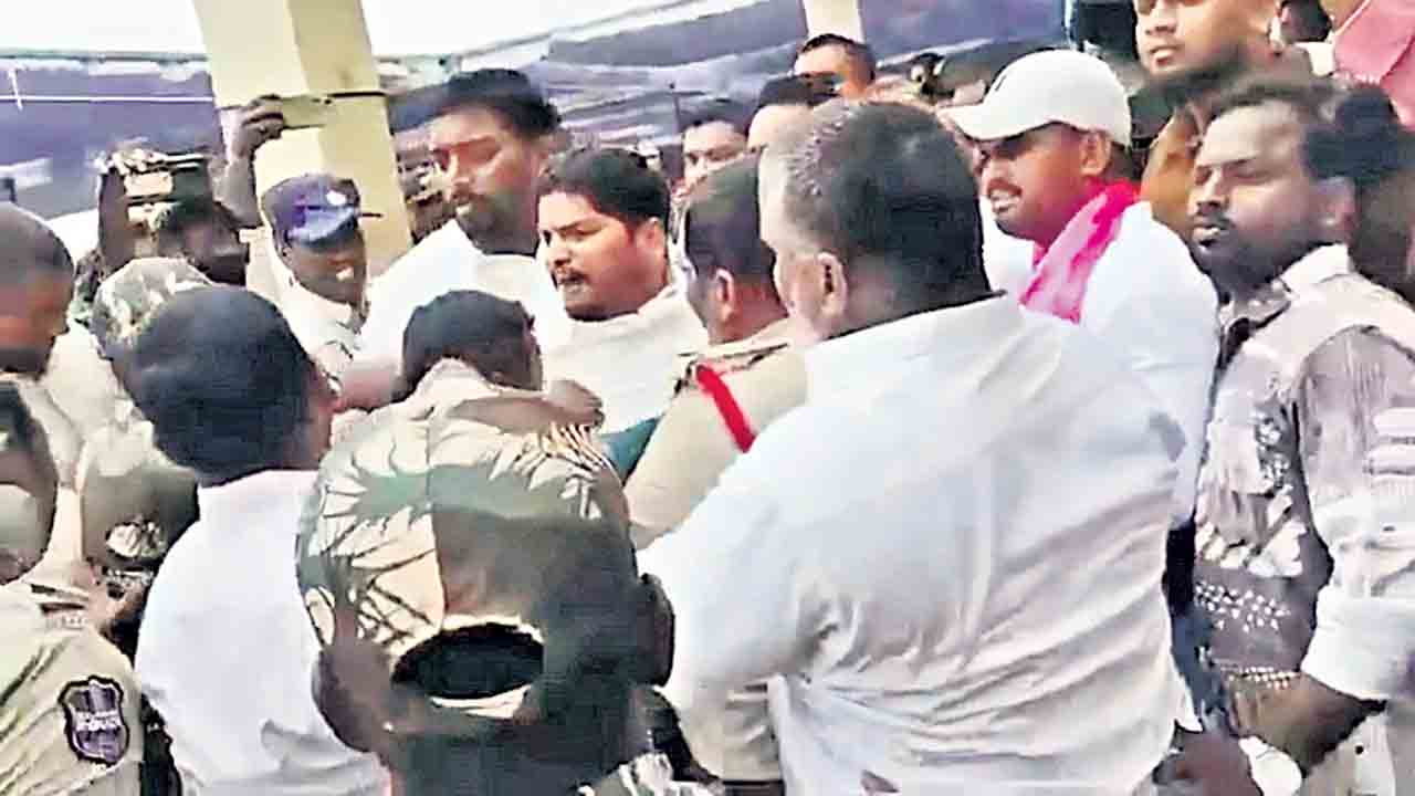 అనర్హులకు ‘డబుల్‌’ ఇండ్లపై ఆగ్రహం